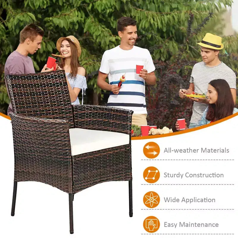 Costway Chaise de salle à manger avec accoudoirs en rotin, coussin et canapé, meubles de patio, marron