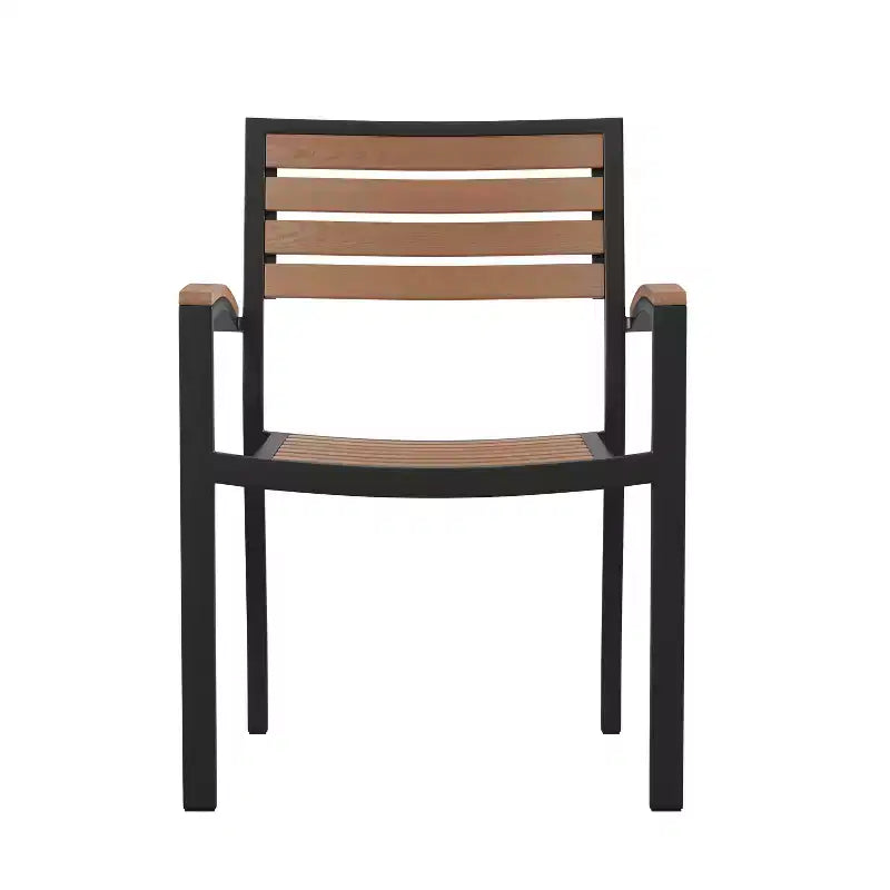 Emma et Oliver – Lot de 4 chaises de terrasse empilables toutes saisons en aluminium noir avec lattes aspect teck