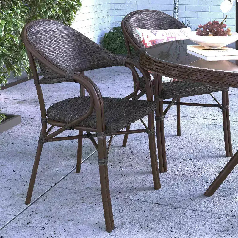 Chaise de patio en osier et rotin Merrick Lane avec dossier incurvé et cadre en aluminium effet bambou