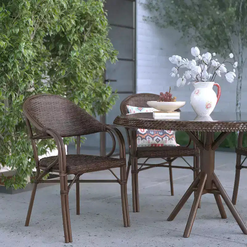 Chaise de patio en osier et rotin Merrick Lane avec dossier incurvé et cadre en aluminium effet bambou