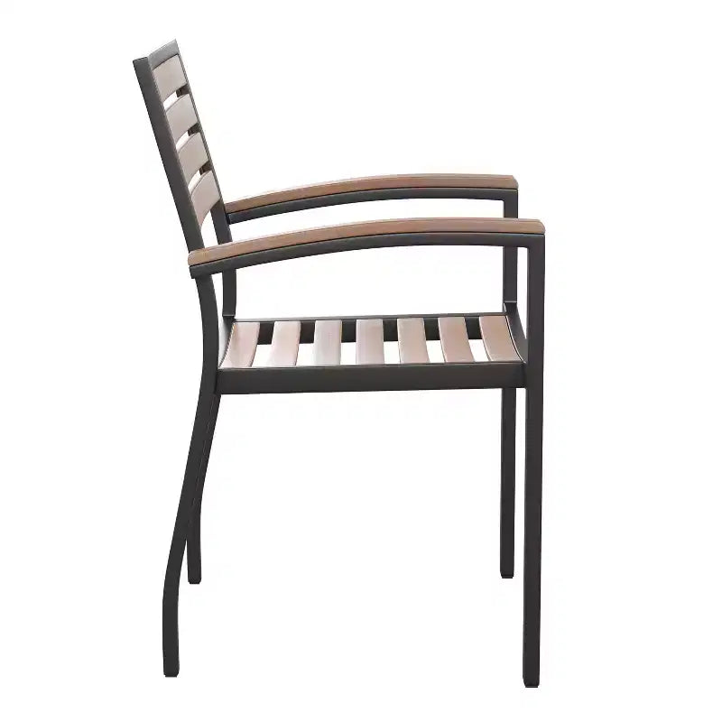 Merrick Lane, ensemble de deux chaises empilables en aluminium avec dossier et assise à lattes imitation teck et accoudoirs à accents imitation teck