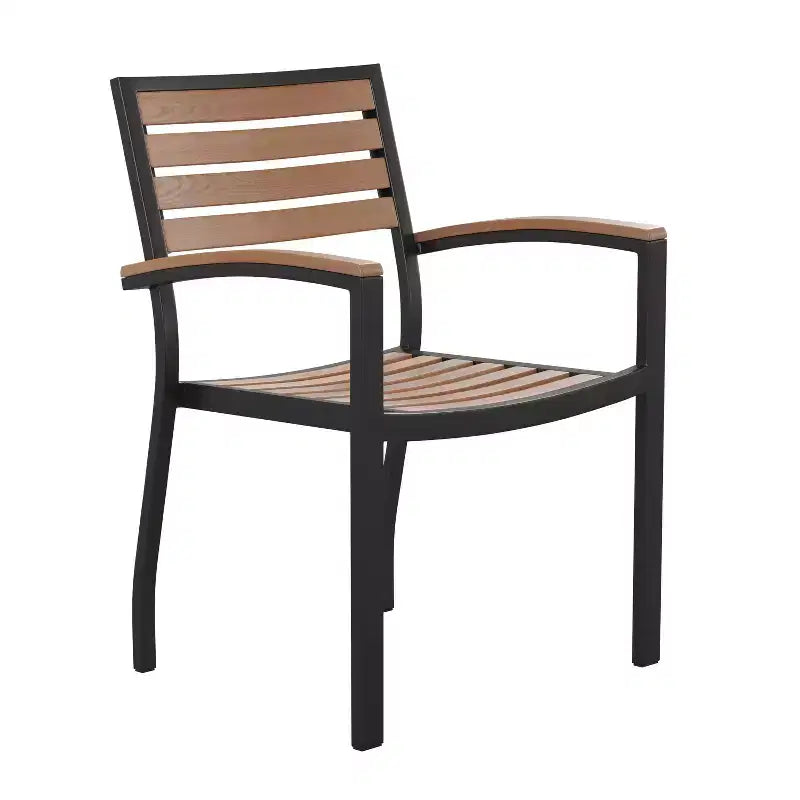 Merrick Lane, ensemble de deux chaises empilables en aluminium avec dossier et assise à lattes imitation teck et accoudoirs à accents imitation teck