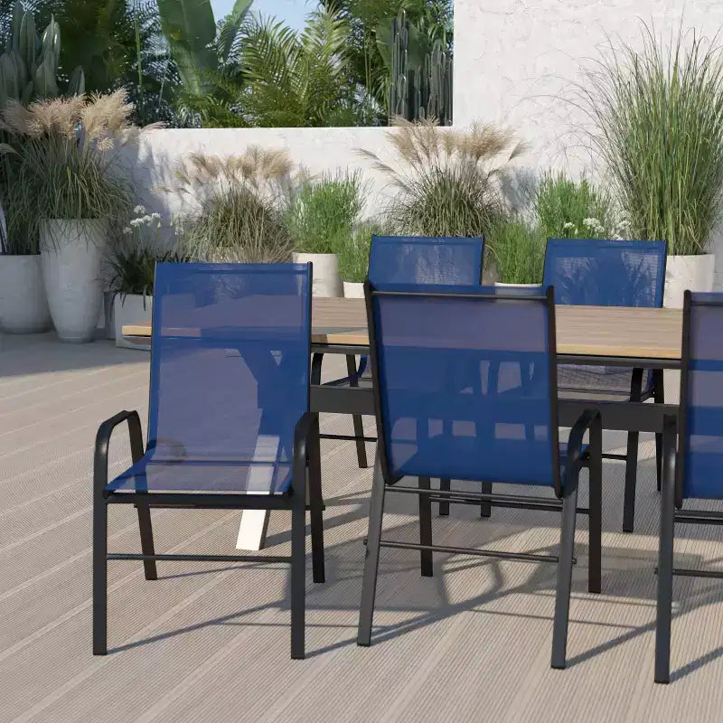 Chaise d'extérieur empilable Emma et Oliver (lot de 5), en matériau souple Flex Comfort, couleur bleu marine - Chaise empilable de patio
