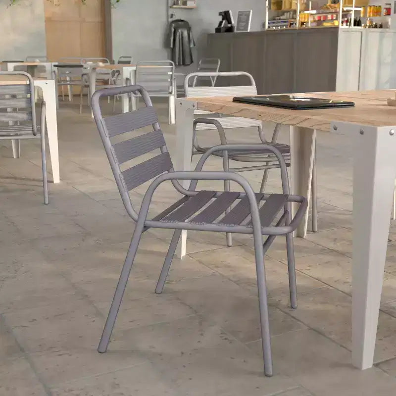 Chaise empilable de restaurant commerciale Flash Furniture Lila en métal, pour intérieur et extérieur, avec dossier et accoudoirs à triple latte métallique