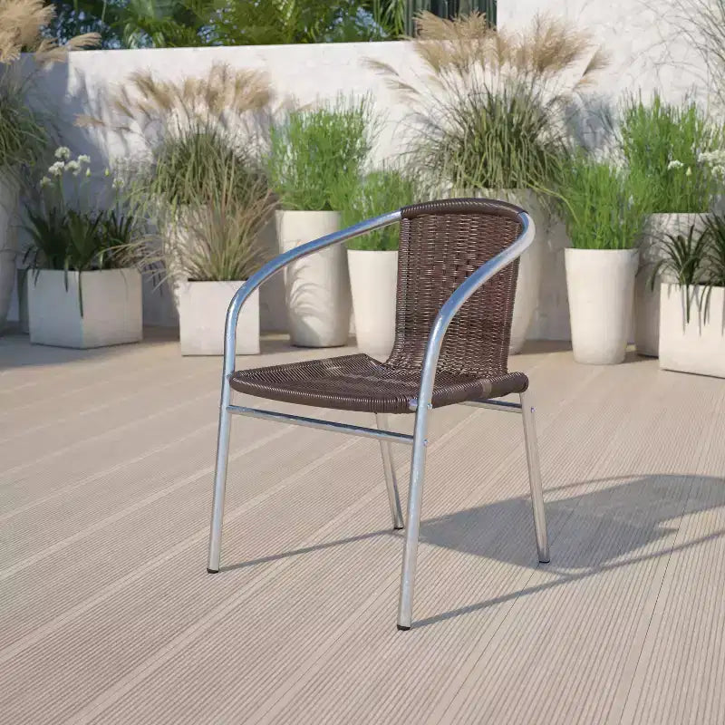 Chaise empilable Emma et Oliver, pack de 4, en aluminium et rotin, pour restaurant, intérieur-extérieur, usage commercial