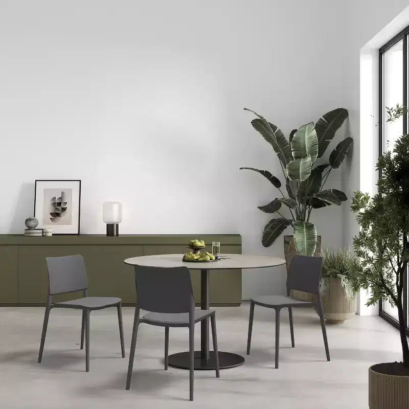 WRGHOME Chaise d'appoint de salle à manger moderne empilable en résine plastique pour patio extérieur/intérieur (Lot de 2)