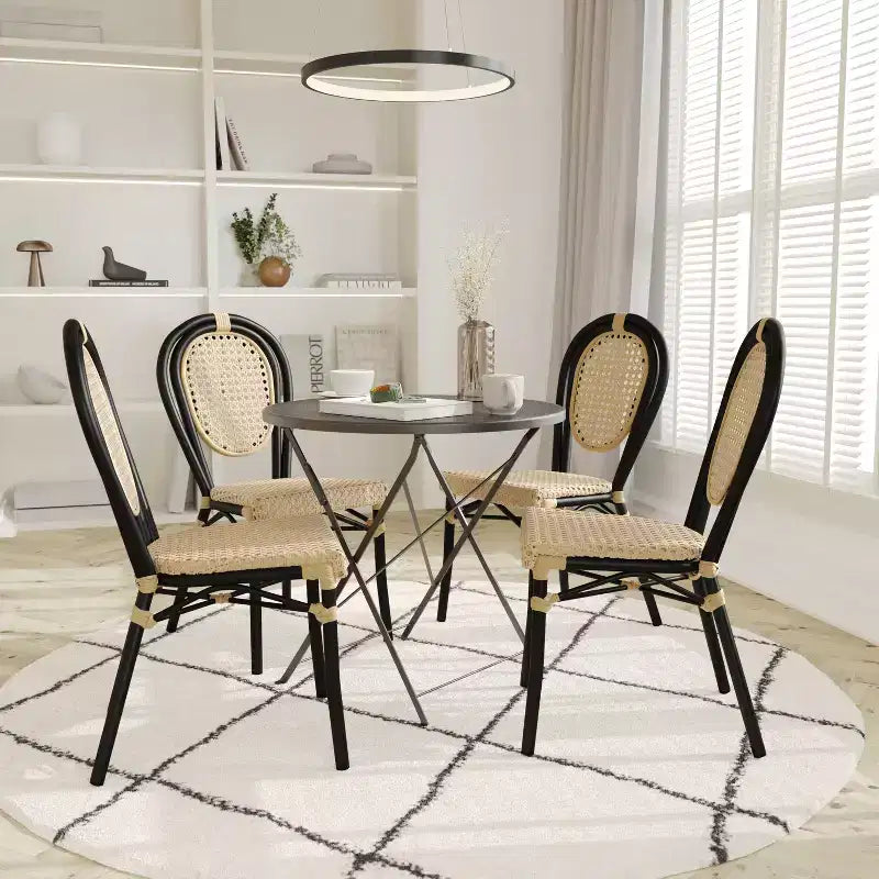 Emma & Oliver Reims Lot de quatre chaises de bistrot Thonet empilables intérieur/extérieur avec assise en rotin PE et cadre en métal