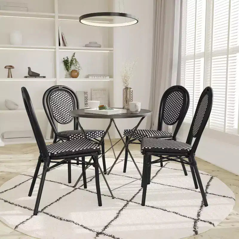 Emma & Oliver Reims Lot de quatre chaises de bistrot Thonet empilables intérieur/extérieur avec assise en rotin PE et cadre en métal