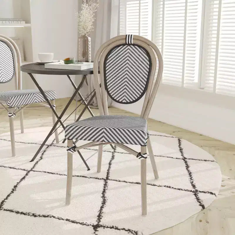 Chaise de bistrot empilable Massalia d'intérieur/extérieur Emma & Oliver, style Thonet, avec assise en textilène et cadre métallique finition bambou