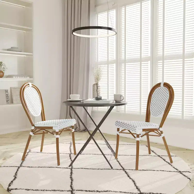 Chaise empilable Emma & Oliver Reims de style bistrot Thonet pour intérieur/extérieur avec assise en rotin PE et cadre métallique fini