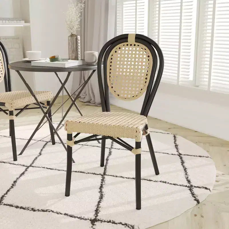 Chaise empilable Emma & Oliver Reims de style bistrot Thonet pour intérieur/extérieur avec assise en rotin PE et cadre métallique fini