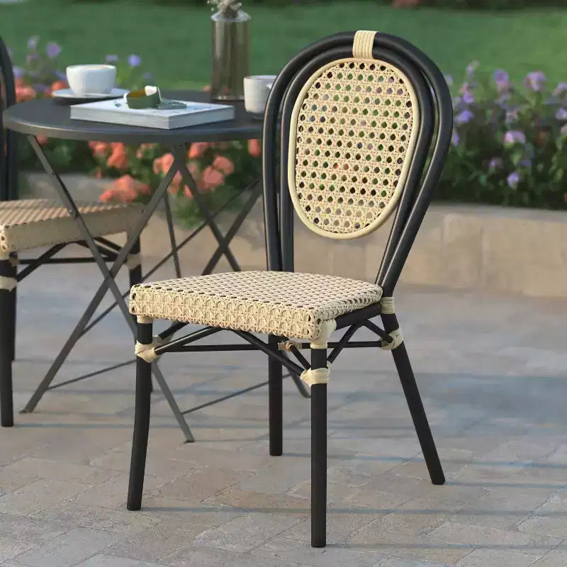 Chaise empilable Emma & Oliver Reims de style bistrot Thonet pour intérieur/extérieur avec assise en rotin PE et cadre métallique fini