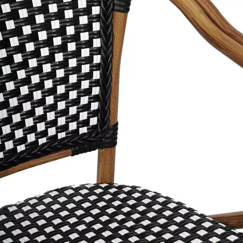 Lot de quatre chaises empilables Emma & Oliver Soie de style bistrot Thonet avec accoudoirs, pour l'intérieur et l'extérieur, assise en rotin PE et cadre en métal finition bambou