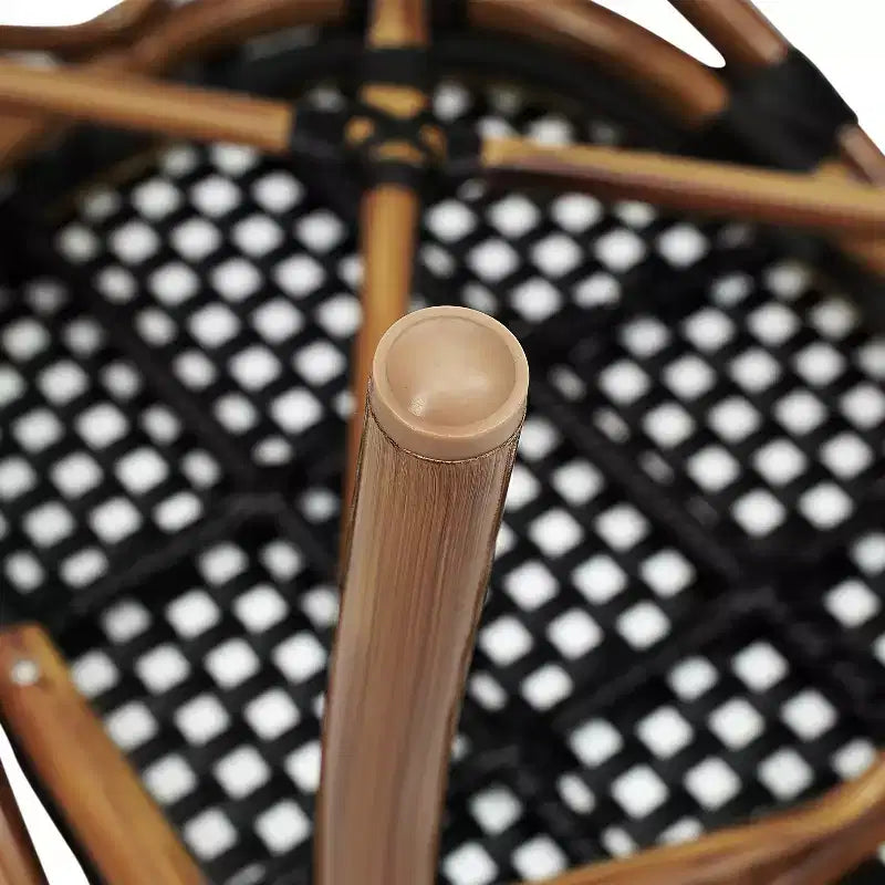 Lot de quatre chaises empilables Emma & Oliver Soie de style bistrot Thonet avec accoudoirs, pour l'intérieur et l'extérieur, assise en rotin PE et cadre en métal finition bambou