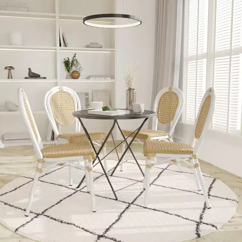 Lot de quatre chaises empilables Emma & Oliver Soie de style bistrot Thonet avec accoudoirs, pour l'intérieur et l'extérieur, assise en rotin PE et cadre en métal finition bambou