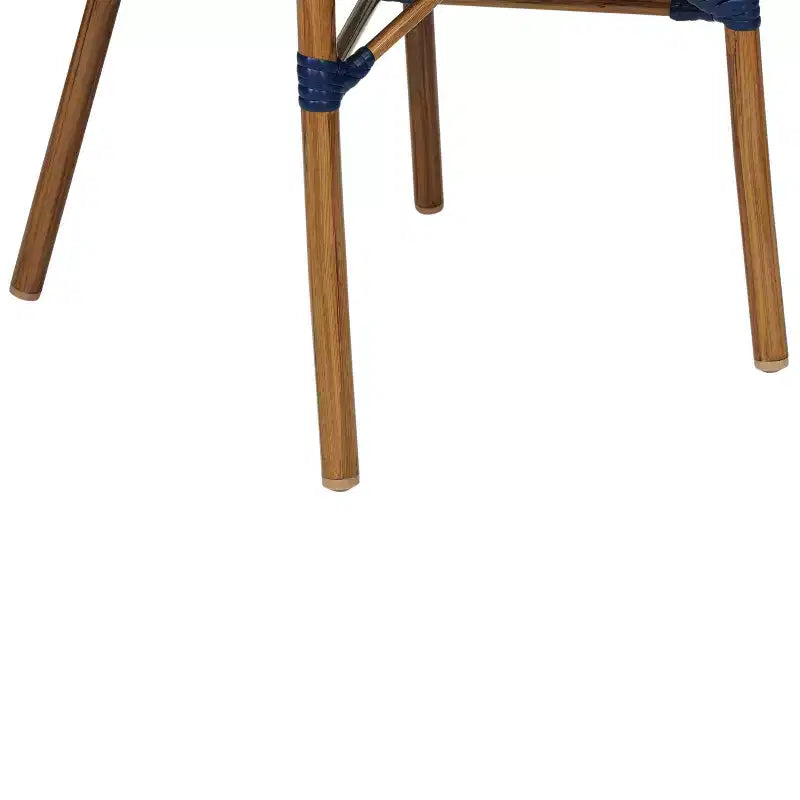 Lot de quatre chaises empilables Emma & Oliver Soie de style bistrot Thonet avec accoudoirs, pour l'intérieur et l'extérieur, assise en rotin PE et cadre en métal finition bambou