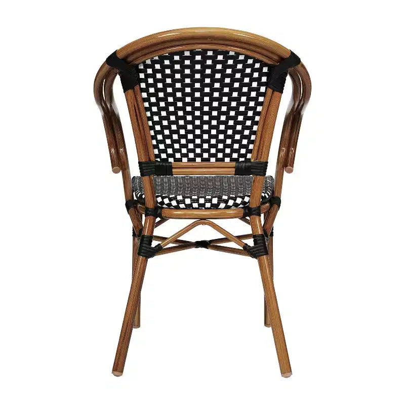 Lot de quatre chaises empilables Emma & Oliver Soie de style bistrot Thonet avec accoudoirs, pour l'intérieur et l'extérieur, assise en rotin PE et cadre en métal finition bambou