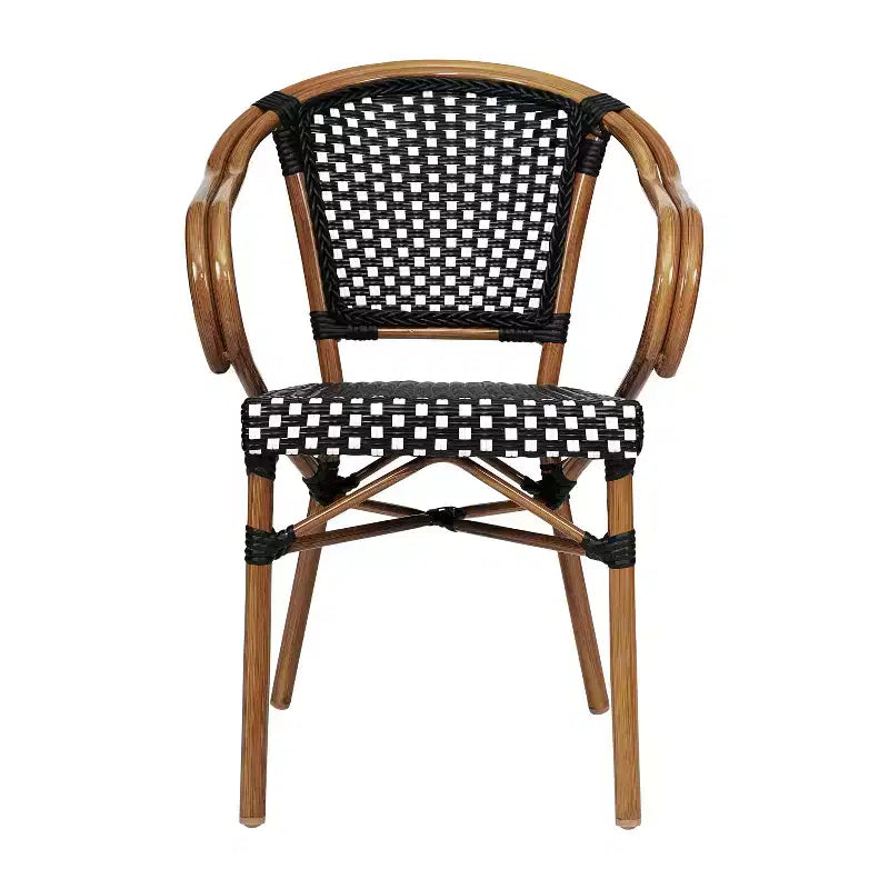 Lot de quatre chaises empilables Emma & Oliver Soie de style bistrot Thonet avec accoudoirs, pour l'intérieur et l'extérieur, assise en rotin PE et cadre en métal finition bambou