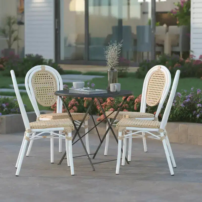 Lot de quatre chaises empilables Emma & Oliver Soie de style bistrot Thonet avec accoudoirs, pour l'intérieur et l'extérieur, assise en rotin PE et cadre en métal finition bambou