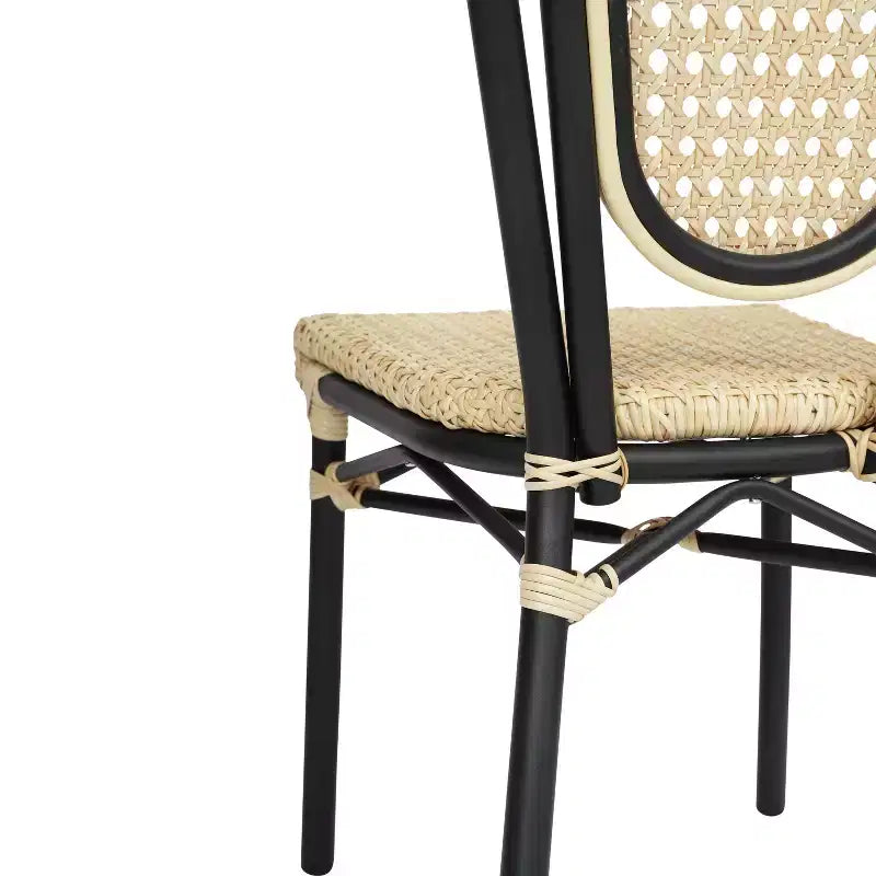 Merrick Lane Toulon, lot de quatre chaises empilables de style Thonet Bistro, assise en rotin PE et cadre en métal pour une utilisation intérieure/extérieure.
