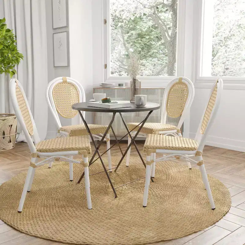 Merrick Lane Toulon, lot de quatre chaises empilables de style Thonet Bistro, assise en rotin PE et cadre en métal pour une utilisation intérieure/extérieure.