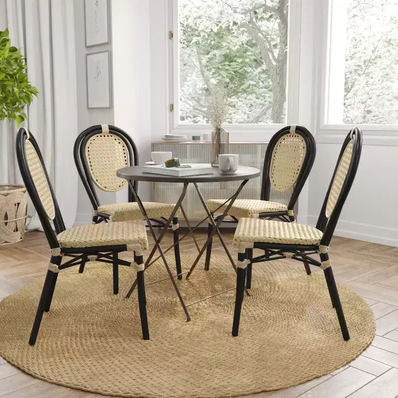 Merrick Lane Toulon, lot de quatre chaises empilables de style Thonet Bistro, assise en rotin PE et cadre en métal pour une utilisation intérieure/extérieure.