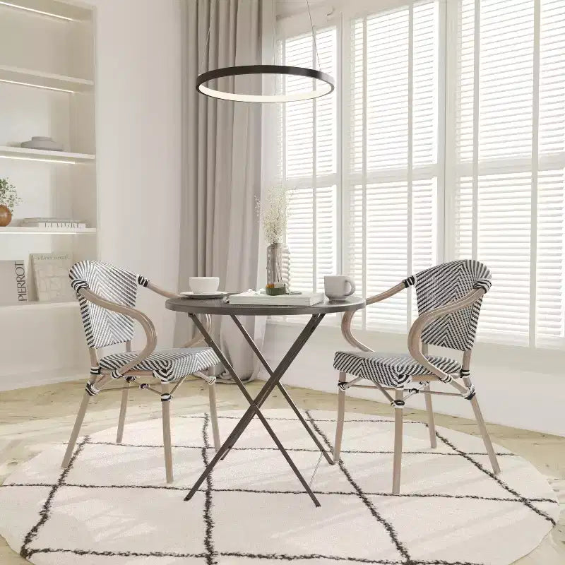 Emma & Oliver Massalia - Lot de deux chaises bistrot empilables d'intérieur/extérieur de style Thonet avec accoudoirs, assise en textilène et cadre en métal finition bambou