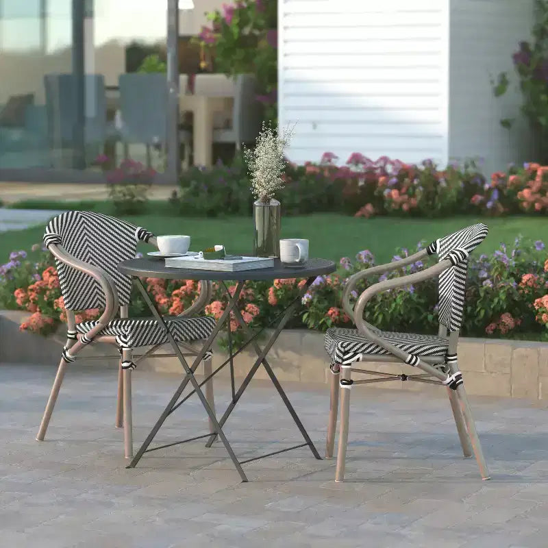 Emma & Oliver Massalia - Lot de deux chaises bistrot empilables d'intérieur/extérieur de style Thonet avec accoudoirs, assise en textilène et cadre en métal finition bambou
