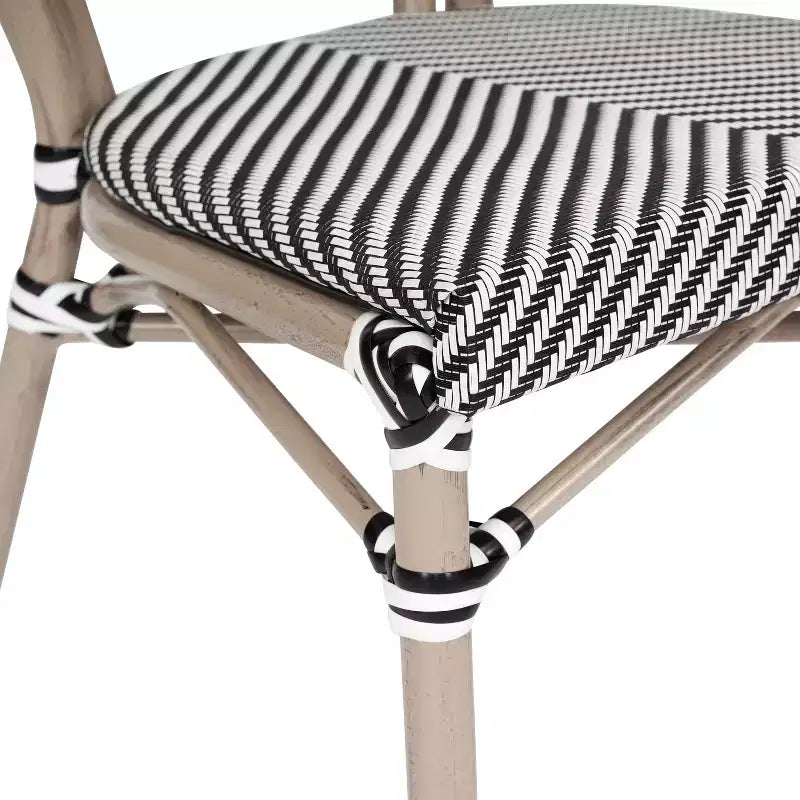 Chaise empilable Merrick Lane Mael style bistrot Thonet avec assise en textilène et cadre en métal finition bambou pour usage intérieur/extérieur