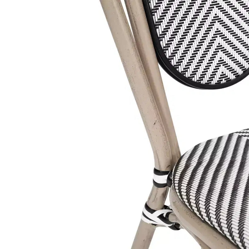 Chaise empilable Merrick Lane Mael style bistrot Thonet avec assise en textilène et cadre en métal finition bambou pour usage intérieur/extérieur