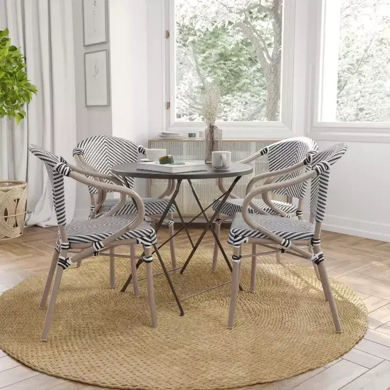 Merrick Lane Mael Lot de quatre chaises empilables de style bistrot Thonet avec accoudoirs, assise en textilène et cadre en métal finition bambou pour usage intérieur/extérieur
