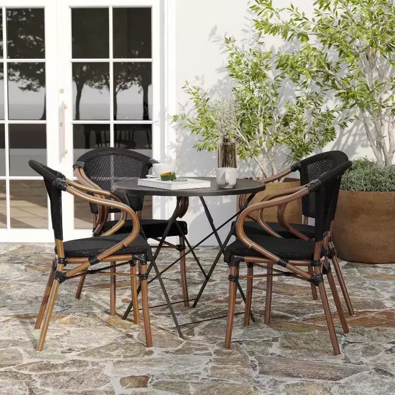 Merrick Lane Mael Lot de quatre chaises empilables de style bistrot Thonet avec accoudoirs, assise en textilène et cadre en métal finition bambou pour usage intérieur/extérieur