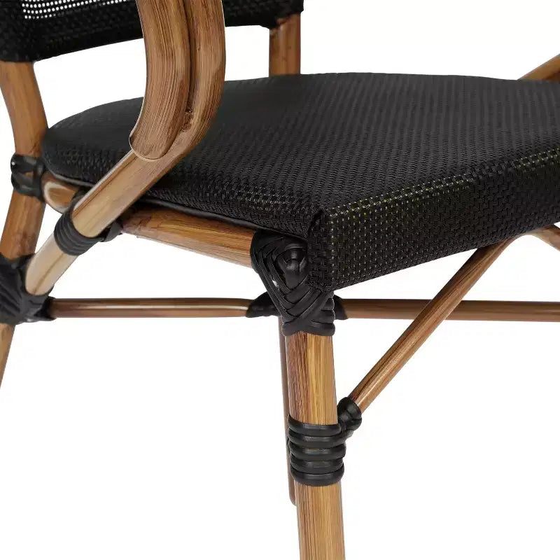 Merrick Lane Mael Lot de quatre chaises empilables de style bistrot Thonet avec accoudoirs, assise en textilène et cadre en métal finition bambou pour usage intérieur/extérieur