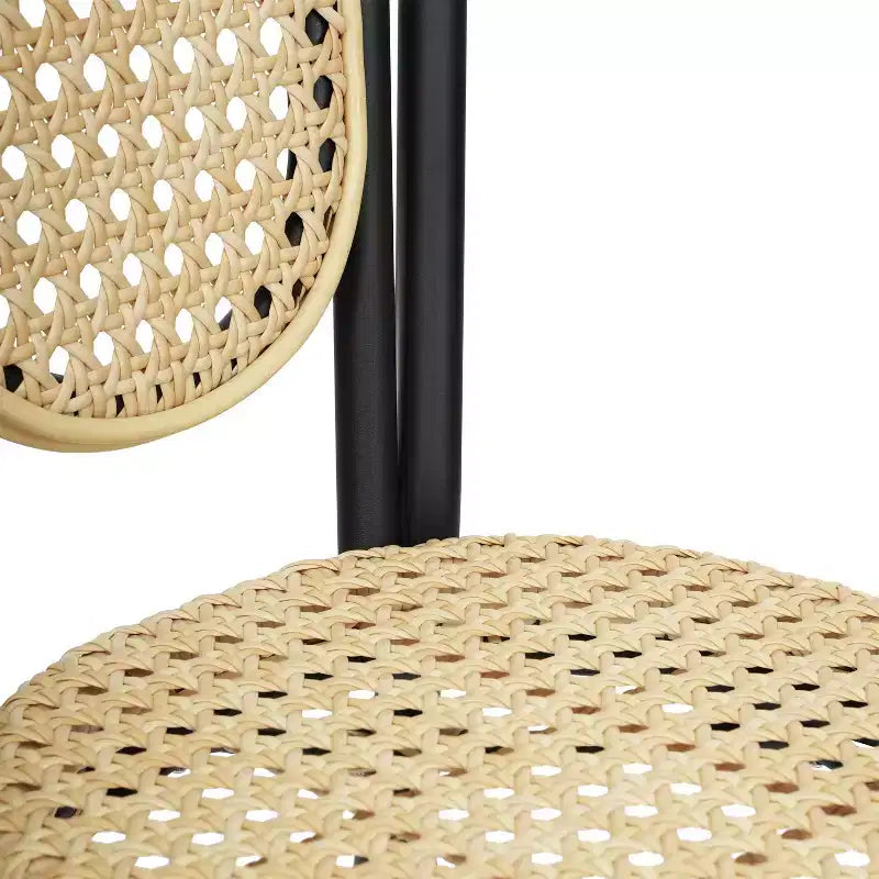 Chaise de bistrot empilable Thonet Merrick Lane Toulon, assise en rotin synthétique et structure métallique pour usage intérieur/extérieur