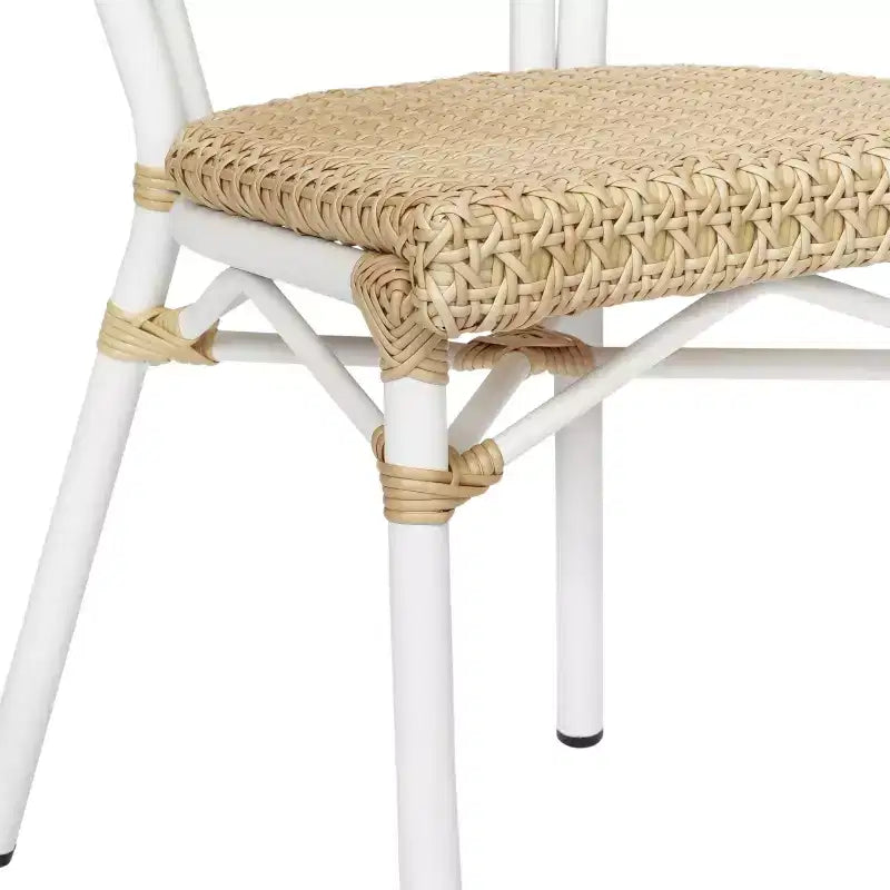 Chaise de bistrot empilable Thonet Merrick Lane Toulon, assise en rotin synthétique et structure métallique pour usage intérieur/extérieur
