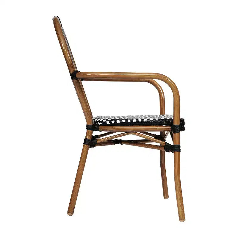Chaise bistrot empilable Emma & Oliver Colmar Thonet avec accoudoirs, pour l'intérieur et l'extérieur, assise en rotin PE et cadre en métal finition