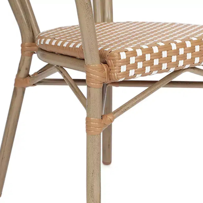 Chaise bistrot empilable Emma & Oliver Colmar Thonet avec accoudoirs, pour l'intérieur et l'extérieur, assise en rotin PE et cadre en métal finition