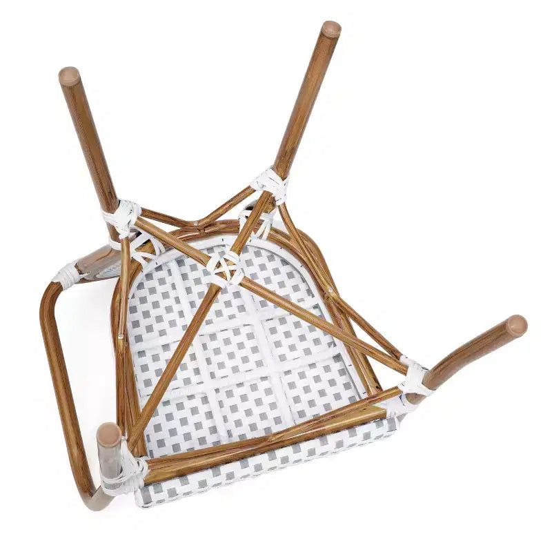 Chaise bistrot empilable Emma & Oliver Colmar Thonet avec accoudoirs, pour l'intérieur et l'extérieur, assise en rotin PE et cadre en métal finition