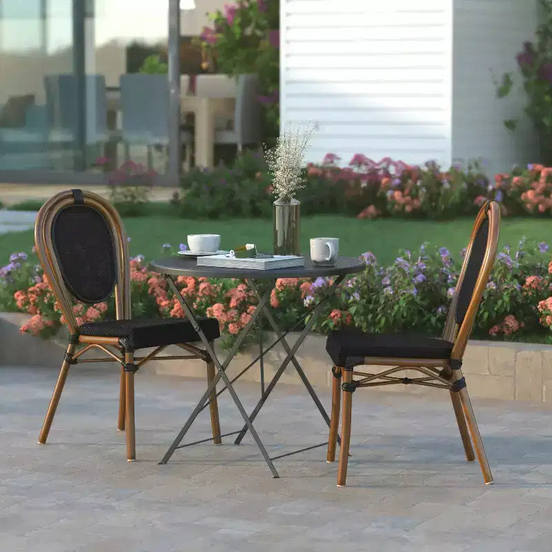 Chaise bistrot empilable Emma & Oliver Colmar Thonet avec accoudoirs, pour l'intérieur et l'extérieur, assise en rotin PE et cadre en métal finition