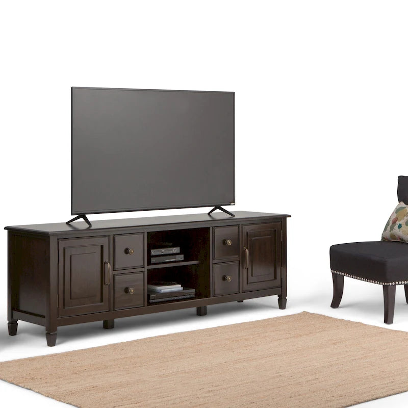 WYNDENHALL Hampshire Meuble TV multimédia traditionnel en BOIS MASSIF de 72 pouces de large pour téléviseurs jusqu'à 80 pouces - 72l x 18p x 24h