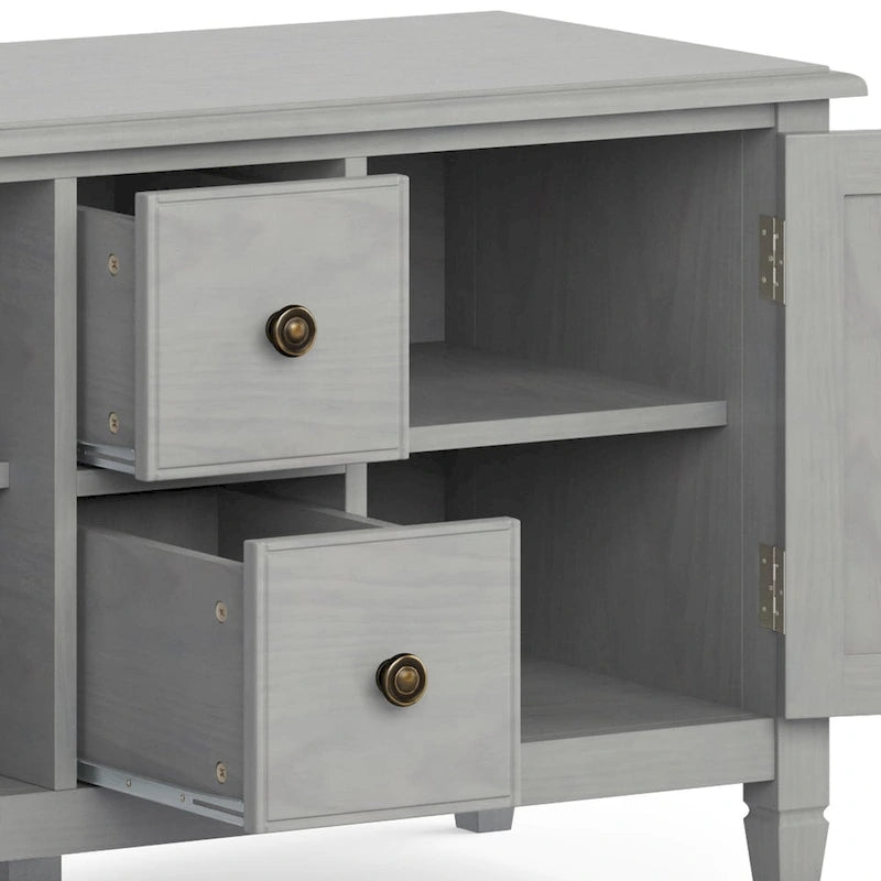 WYNDENHALL Hampshire Meuble TV multimédia traditionnel en BOIS MASSIF de 72 pouces de large pour téléviseurs jusqu'à 80 pouces - 72l x 18p x 24h