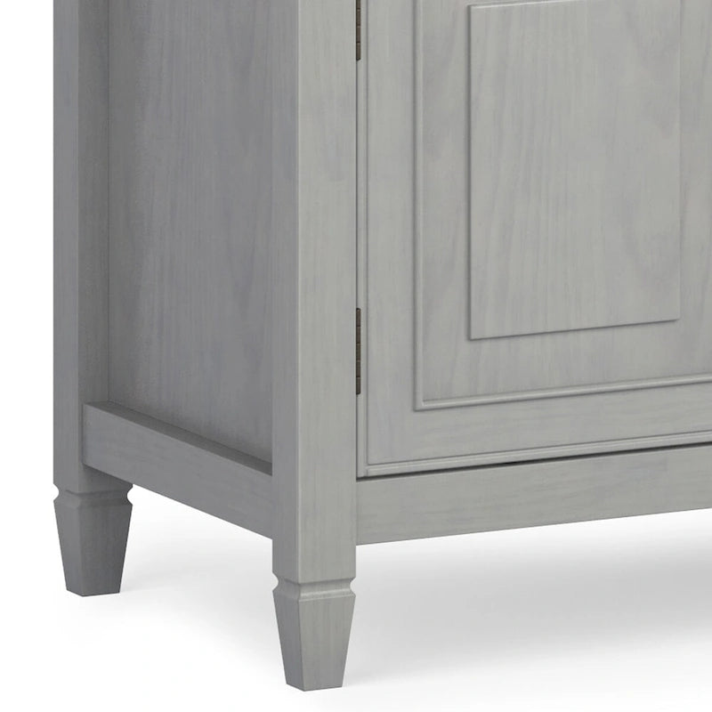 WYNDENHALL Hampshire Meuble TV multimédia traditionnel en BOIS MASSIF de 72 pouces de large pour téléviseurs jusqu'à 80 pouces - 72l x 18p x 24h