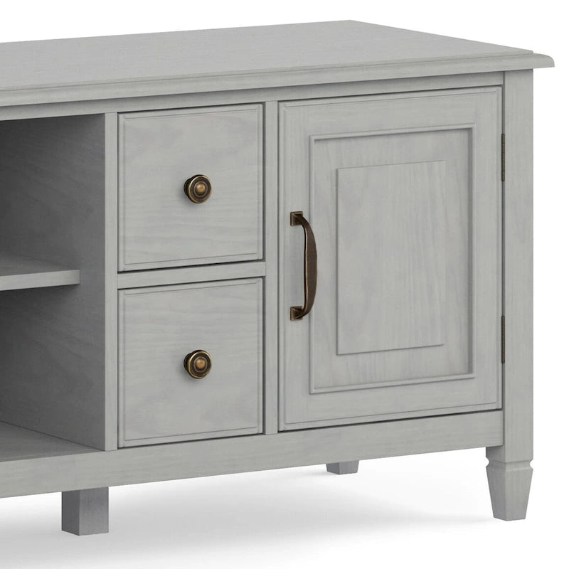 WYNDENHALL Hampshire Meuble TV multimédia traditionnel en BOIS MASSIF de 72 pouces de large pour téléviseurs jusqu'à 80 pouces - 72l x 18p x 24h