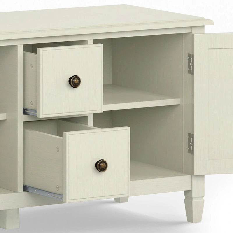 WYNDENHALL Hampshire Meuble TV multimédia traditionnel en BOIS MASSIF de 72 pouces de large pour téléviseurs jusqu'à 80 pouces - 72l x 18p x 24h