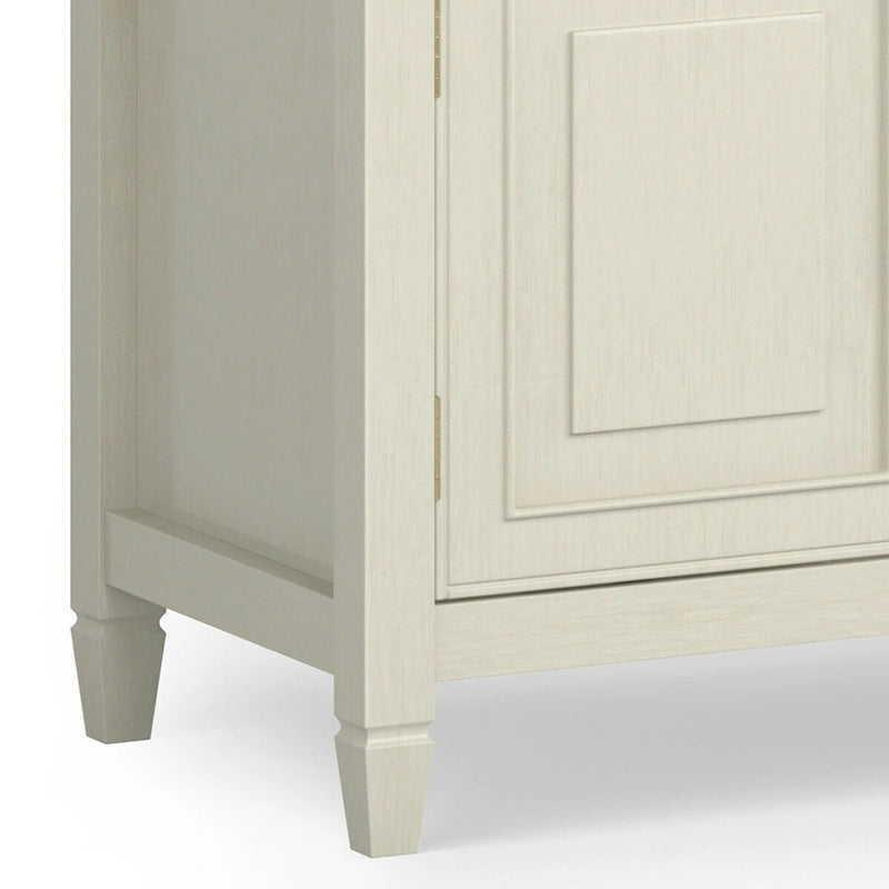 WYNDENHALL Hampshire Meuble TV multimédia traditionnel en BOIS MASSIF de 72 pouces de large pour téléviseurs jusqu'à 80 pouces - 72l x 18p x 24h