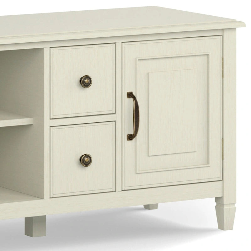 WYNDENHALL Hampshire Meuble TV multimédia traditionnel en BOIS MASSIF de 72 pouces de large pour téléviseurs jusqu'à 80 pouces - 72l x 18p x 24h