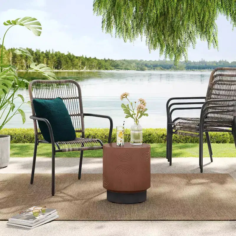 Chaise de patio empilable Latigo grise - Threshold