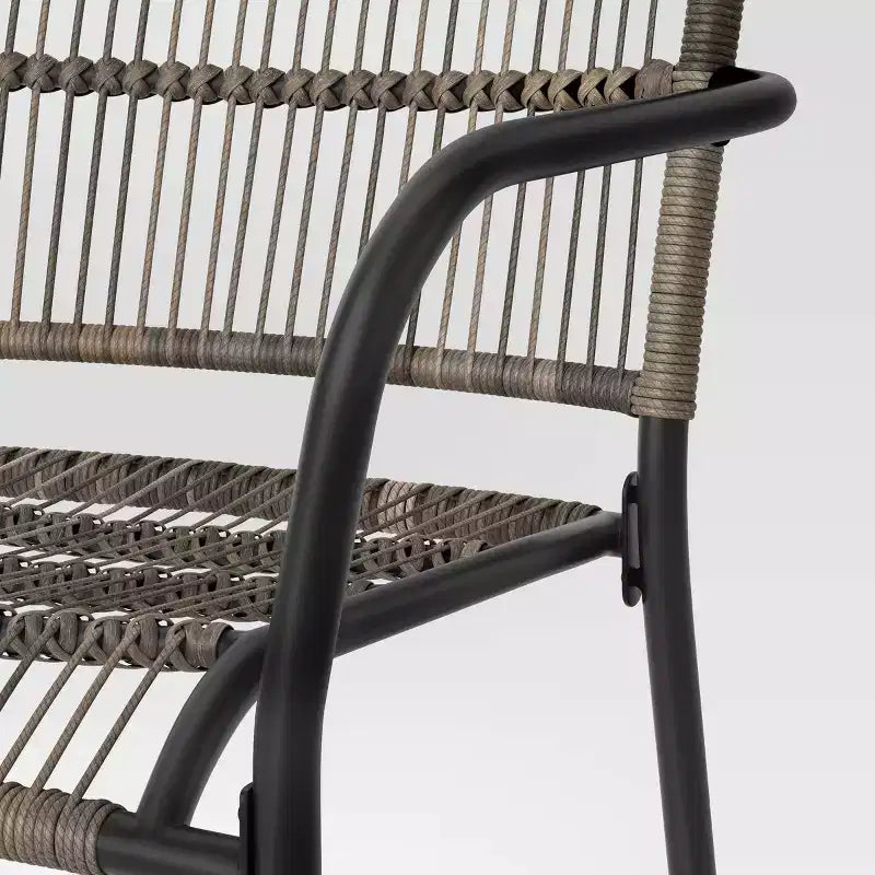 Chaise de patio empilable Latigo grise - Threshold