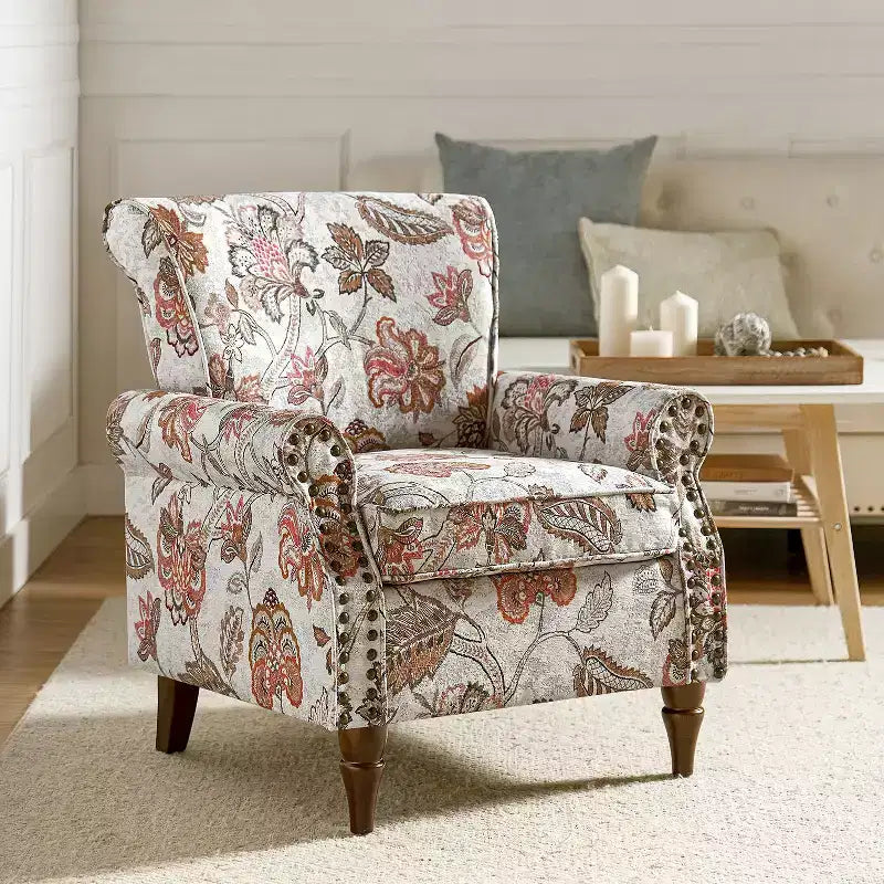 Fauteuil en bois traditionnel Araceli, rembourré à motifs floraux, avec dossier à oreilles et garniture cloutée | ART OF LIVING DESIGNS